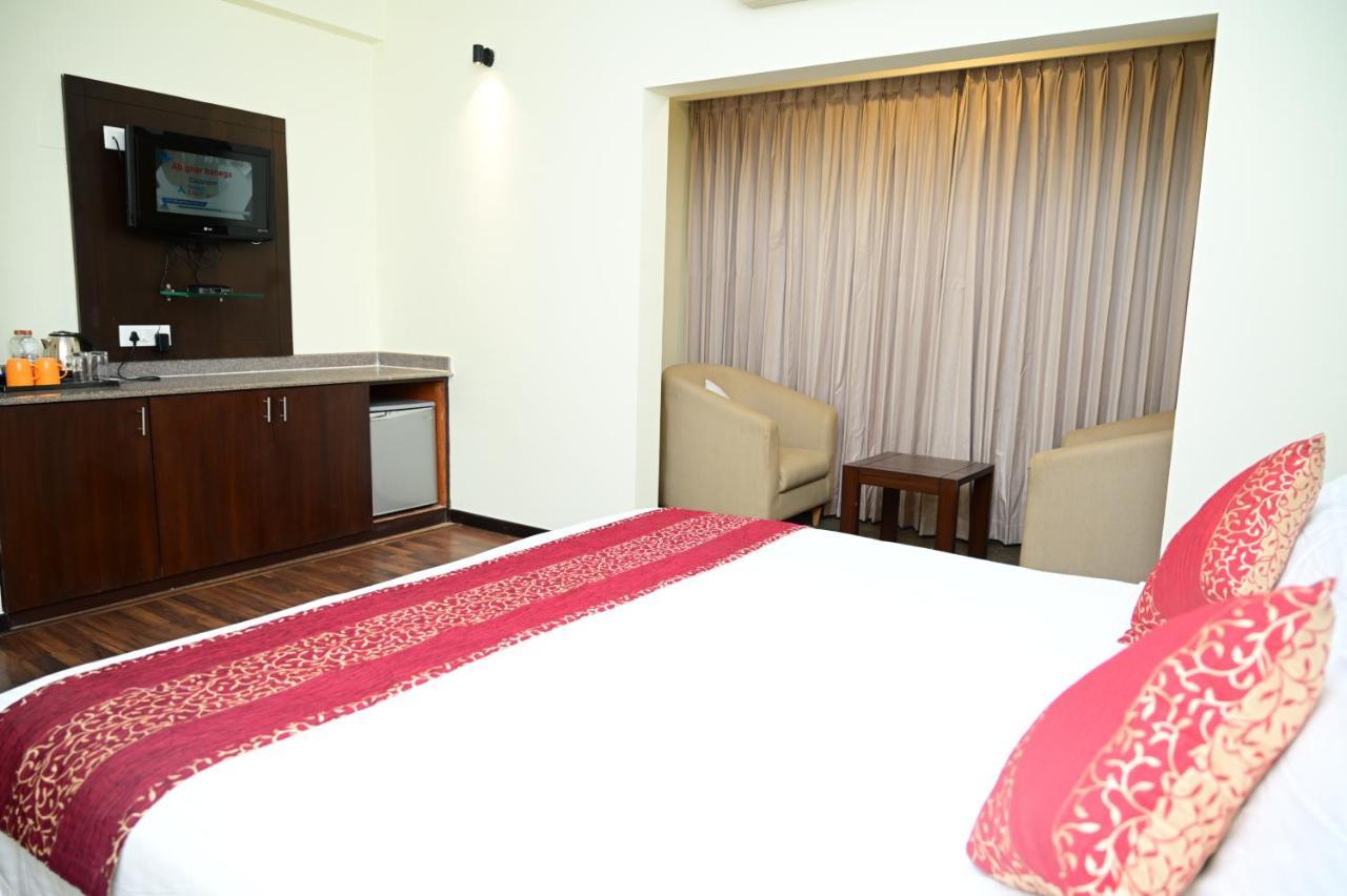 Sterling Keys By Tgi Hotel Bangalore Buitenkant foto