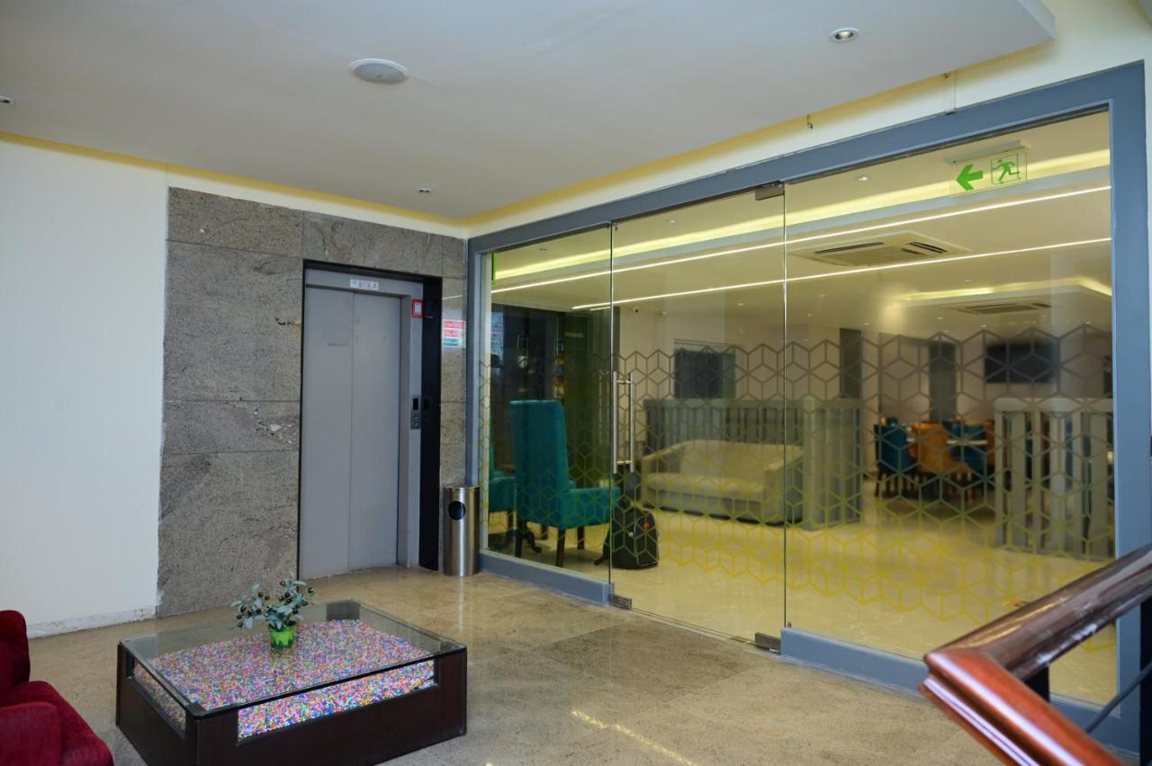 Sterling Keys By Tgi Hotel Bangalore Buitenkant foto