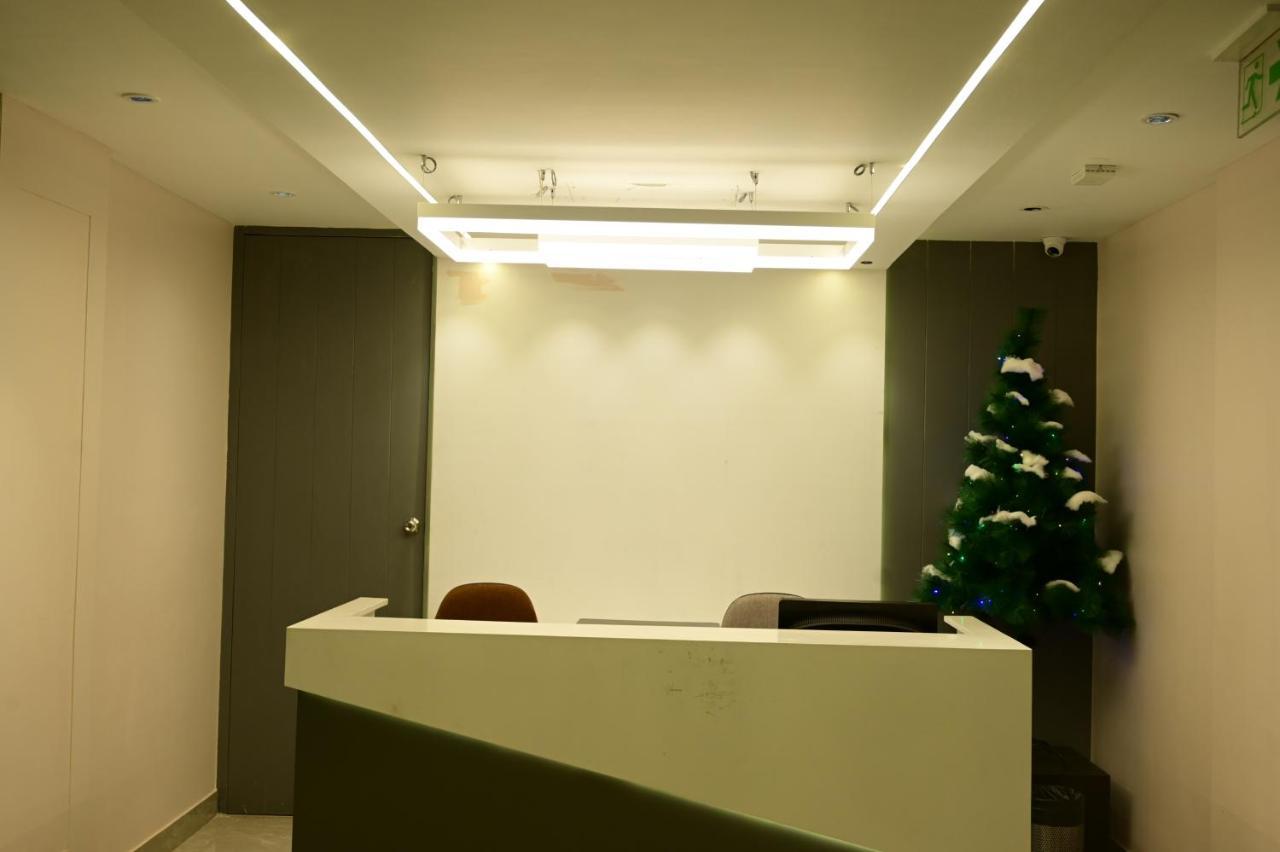 Sterling Keys By Tgi Hotel Bangalore Buitenkant foto