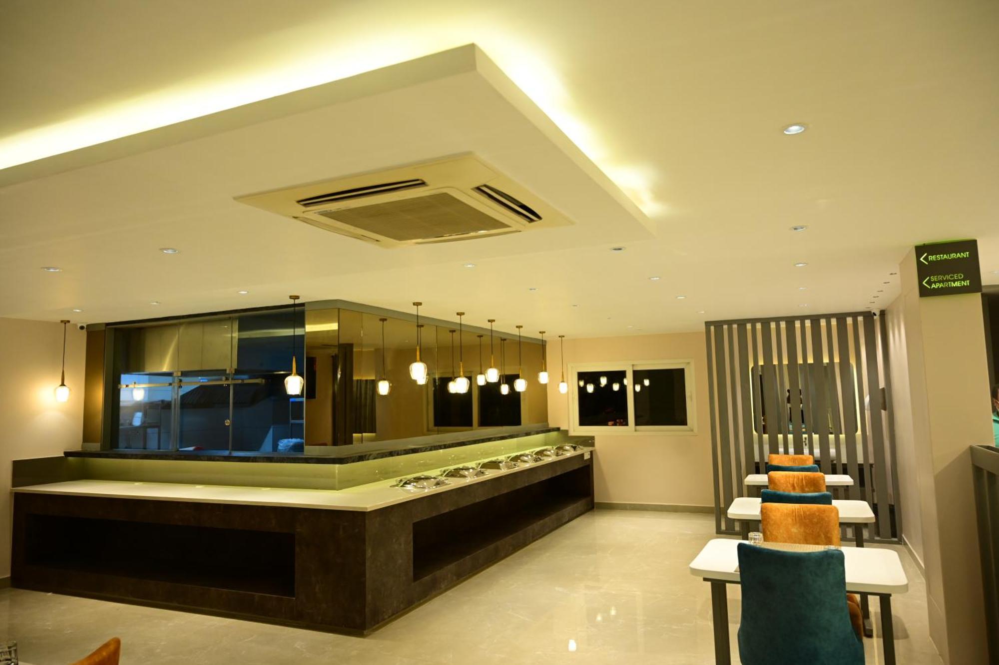 Sterling Keys By Tgi Hotel Bangalore Buitenkant foto