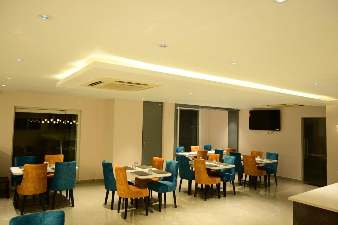 Sterling Keys By Tgi Hotel Bangalore Buitenkant foto