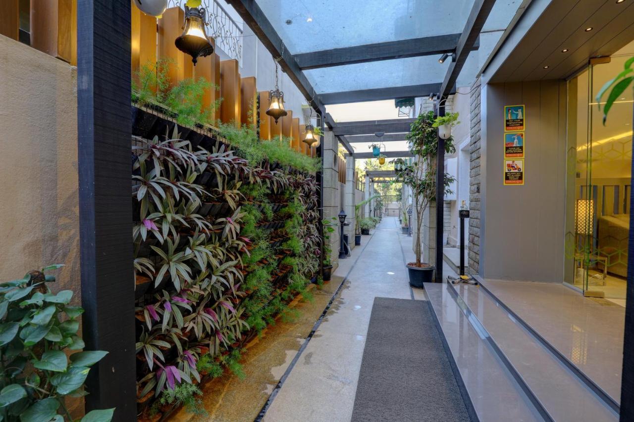 Sterling Keys By Tgi Hotel Bangalore Buitenkant foto
