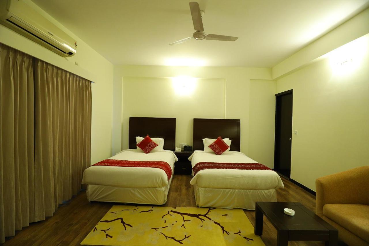 Sterling Keys By Tgi Hotel Bangalore Buitenkant foto