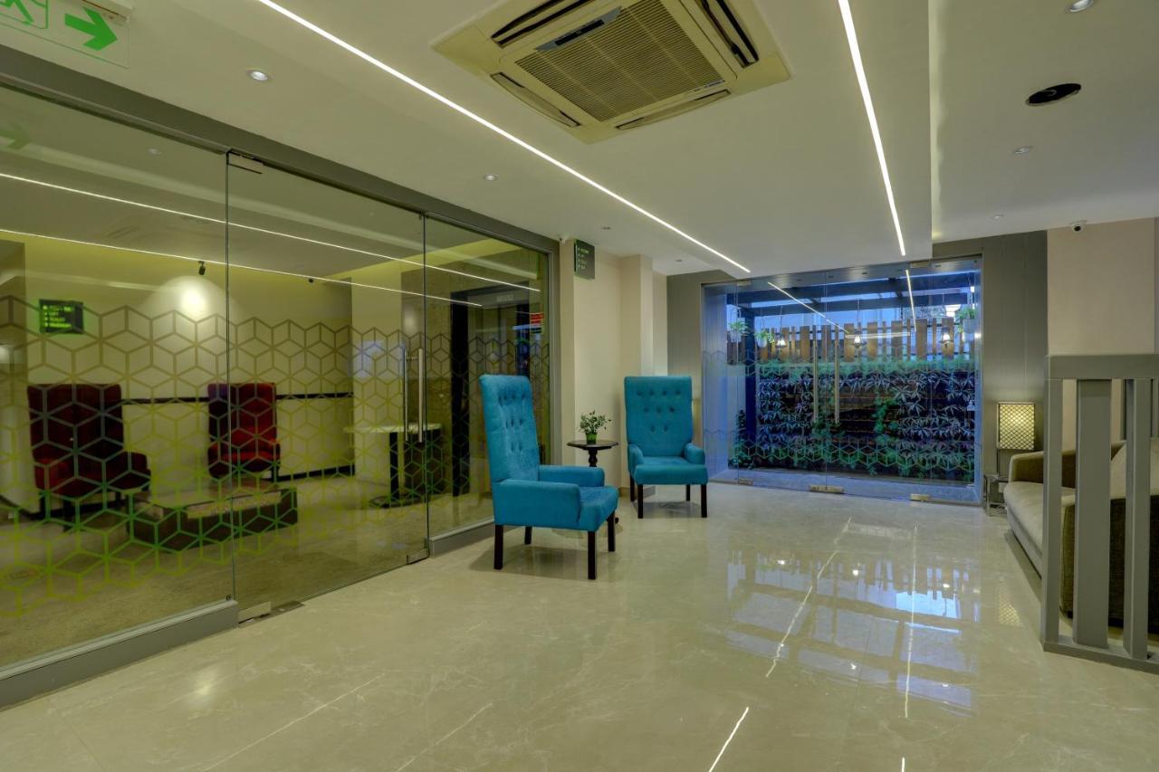 Sterling Keys By Tgi Hotel Bangalore Buitenkant foto